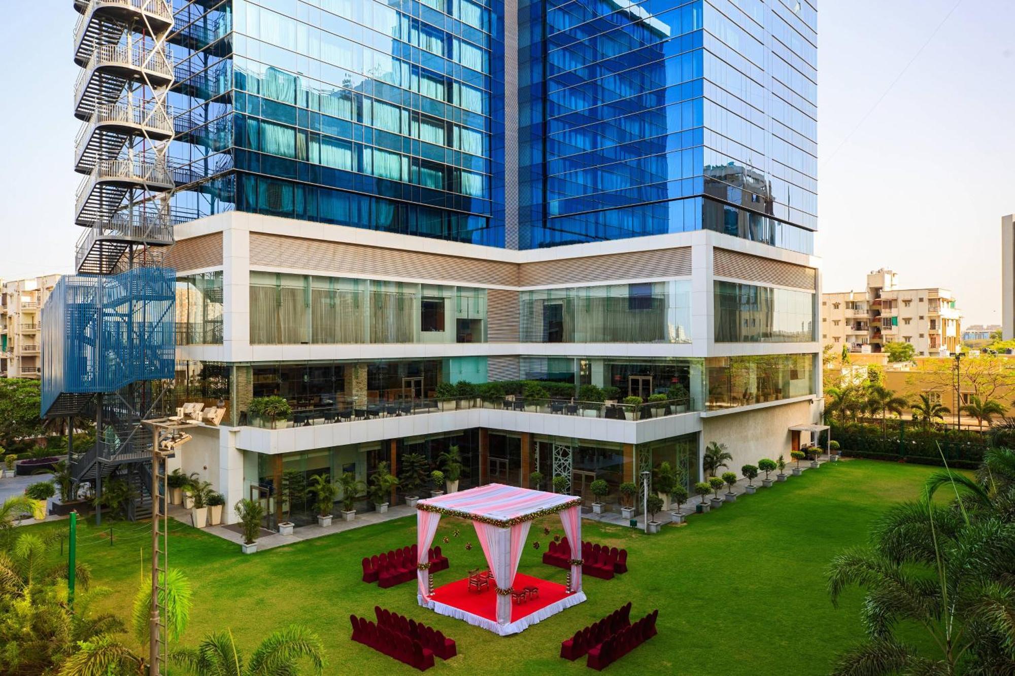 Renaissance Ahmedabad Hotel Exterior photo