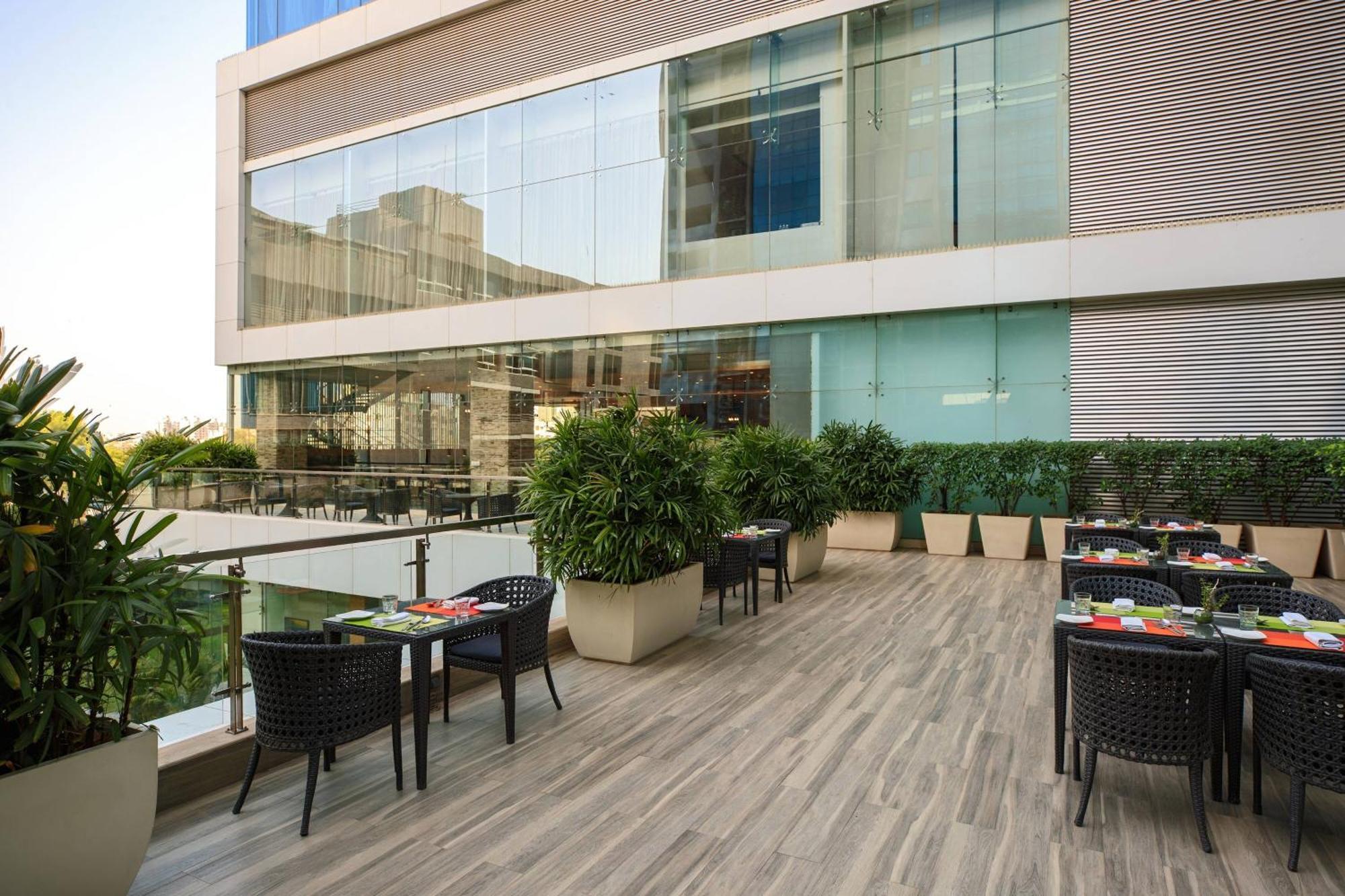 Renaissance Ahmedabad Hotel Exterior photo