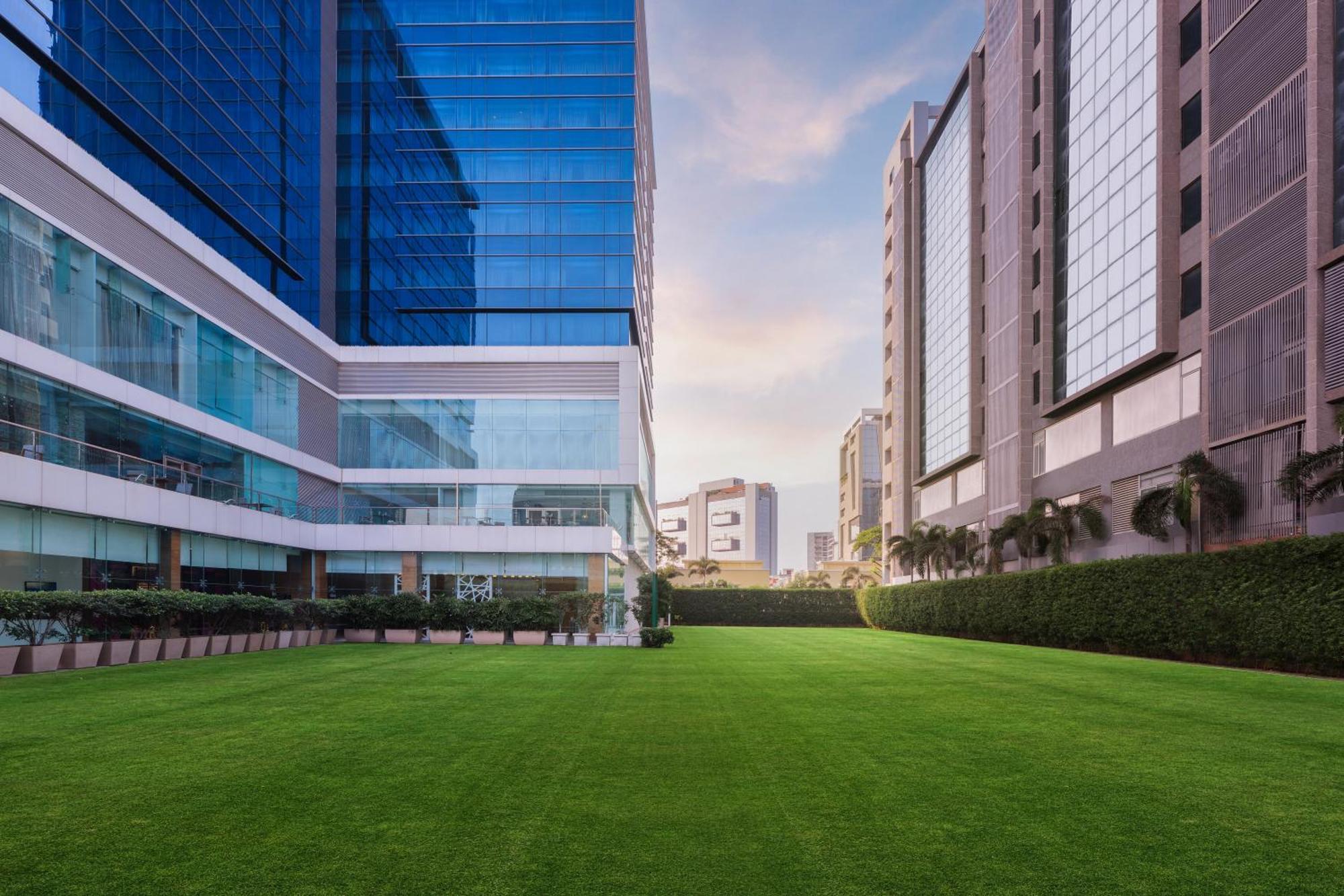 Renaissance Ahmedabad Hotel Exterior photo