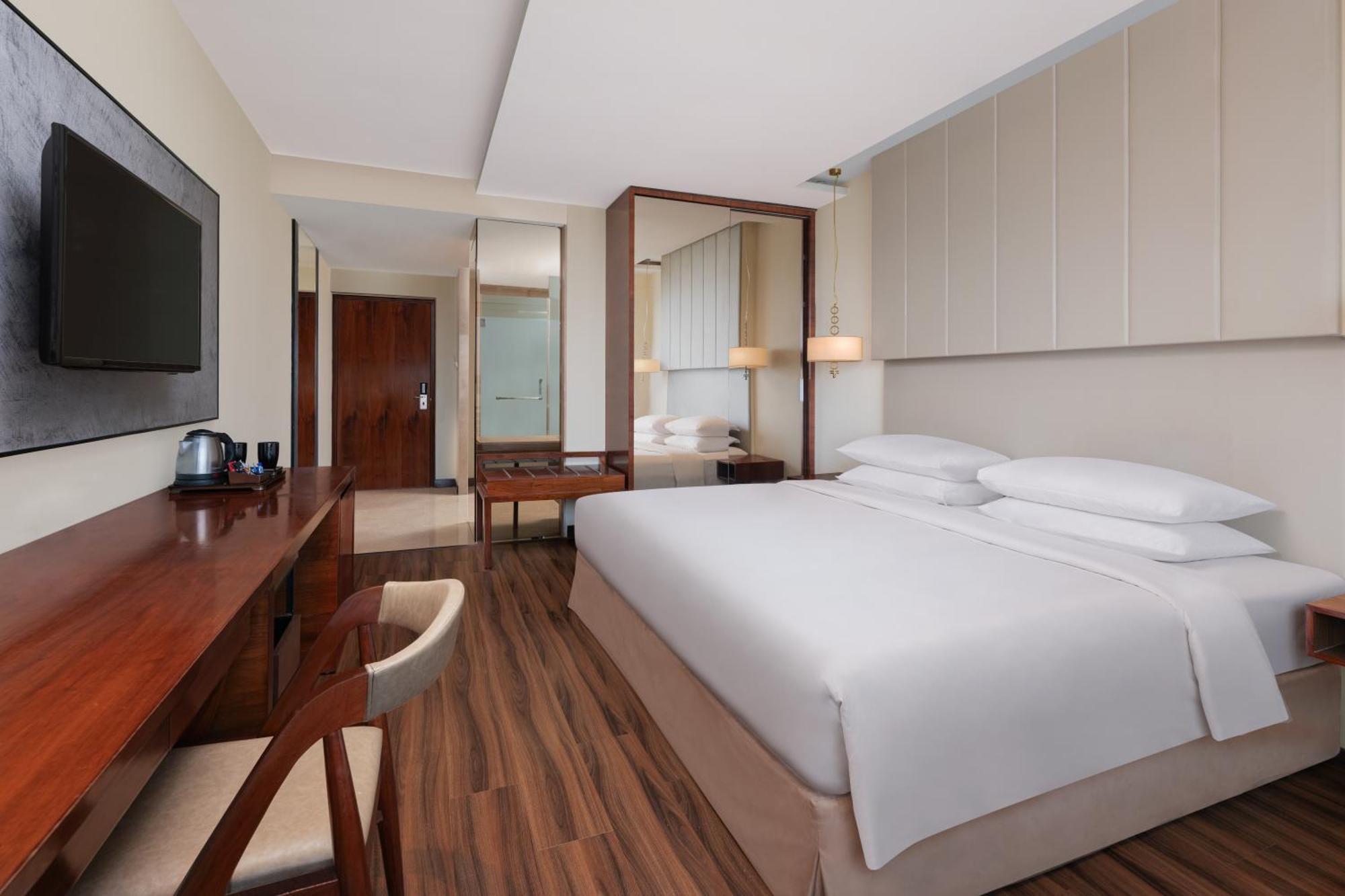 Renaissance Ahmedabad Hotel Exterior photo
