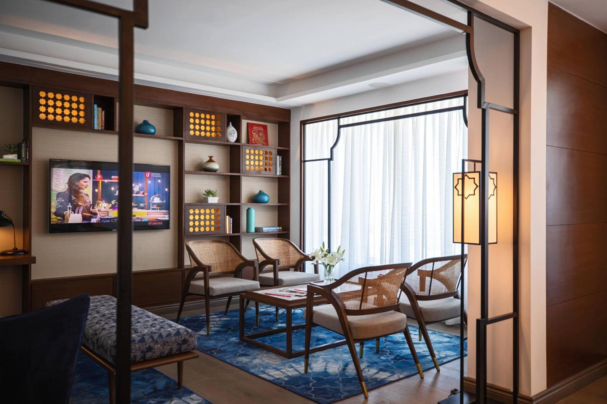 Renaissance Ahmedabad Hotel Exterior photo